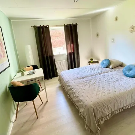 5 Minute Walk To Lego House - N9 *